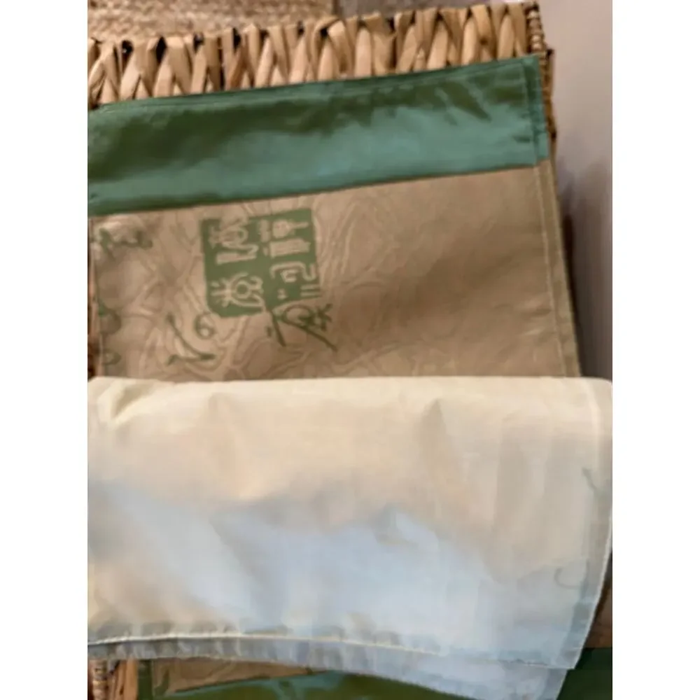 New 16-Pce Asian Insp Table Setting 4 mats, Napkins, Napkin Rings & Chopsticks